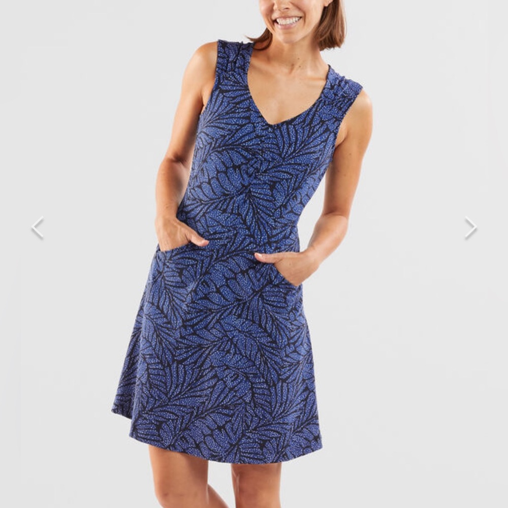 Title Nine Blue Leaf-Print Sleeveless Mini Dress - Picture 12 of 12